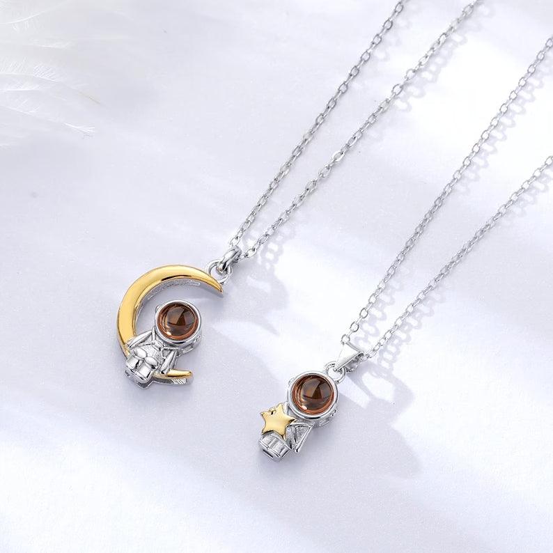 Par de Colares Astronautas - Foto Personalizável