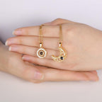 Par de Colares EU TE AMO em 100 Idiomas - Sol e Lua Dourado