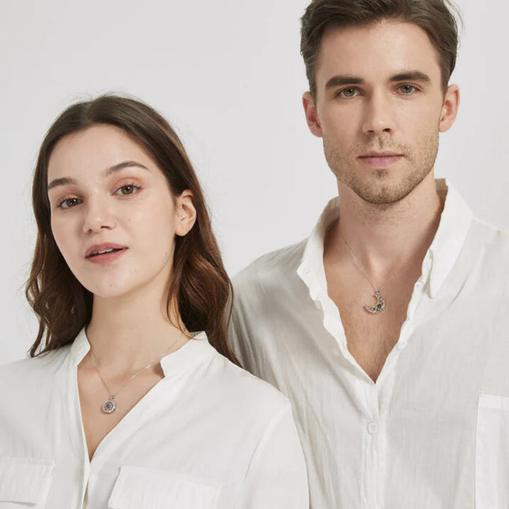 Par de Colares Sol e Lua - Foto Personalizável(PAGUE 1, LEVE 2)