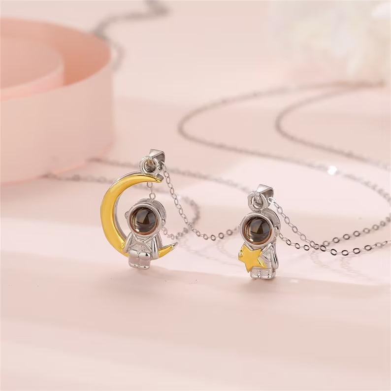 Par de Colares Astronautas - Foto Personalizável